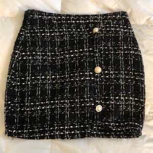 Black/plaid skirt